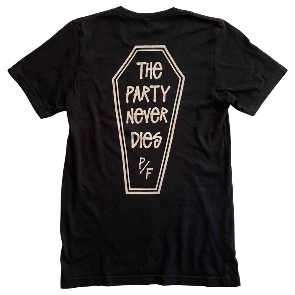 Goth Party Favor The Party Never Dies Coffin Tee Black Size Small
